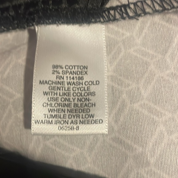 Liz Claiborne size 8 ankle length mid rise pant - Picture 5 of 5